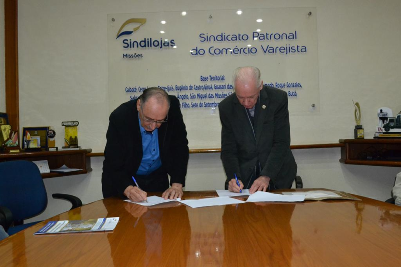 Prefeitura e Sindilojas firmam contrato de venda de imóvel
